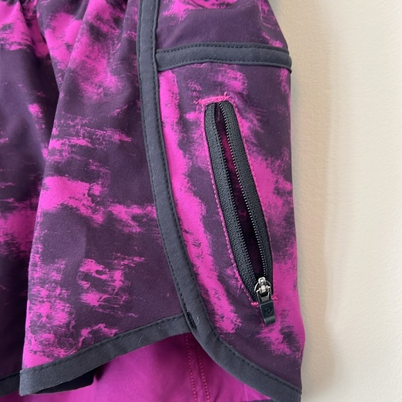 Lululemon Tracker Short III *4-way Stretch in Breezie Regal Plum Black / Black - Picture 6 of 8